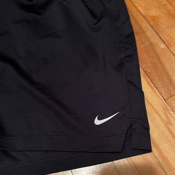Black nike shorts - Picture 2 of 3